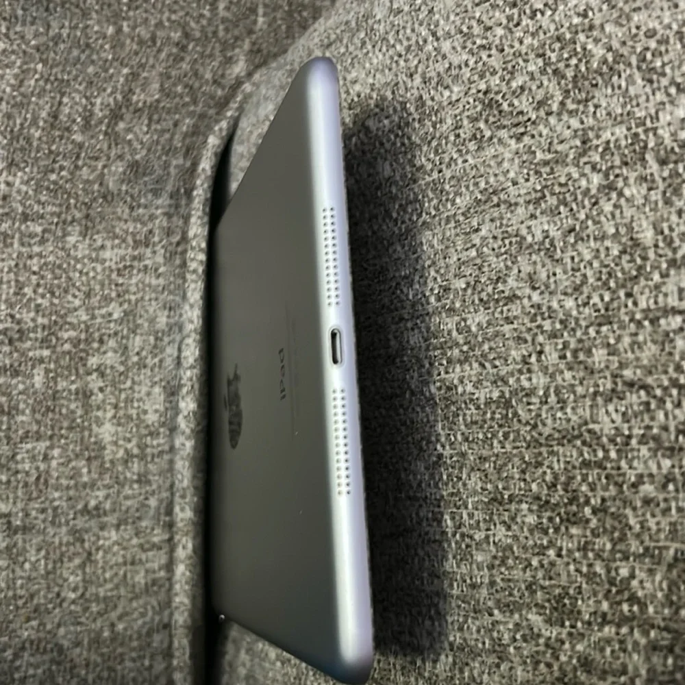 Apple iPad mini 2 working ic locked